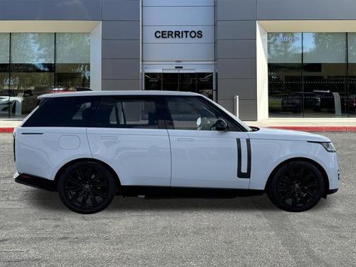 2025 Land Rover Range Rover P550e SE
