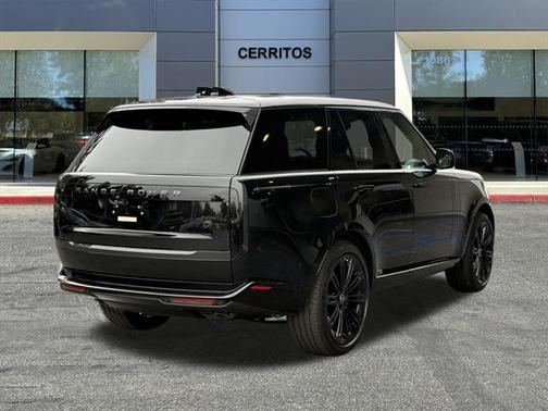 2025 Land Rover Range Rover P530 SE