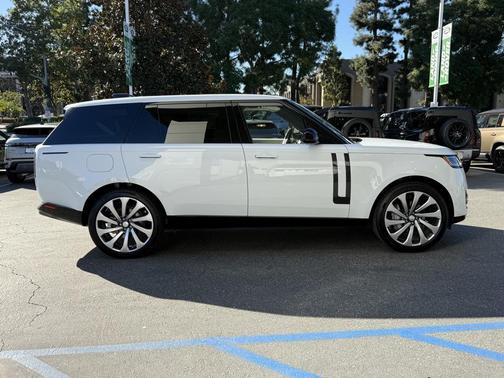 2025 Land Rover Range Rover P400 SE 7 Seat