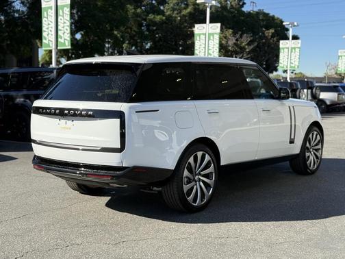 2025 Land Rover Range Rover P400 SE 7 Seat