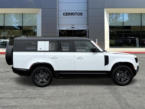 2023 Land Rover Defender 130 X-Dynamic SE