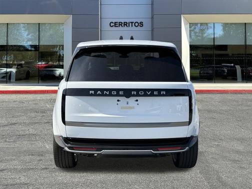 2025 Land Rover Range Rover P530 SE