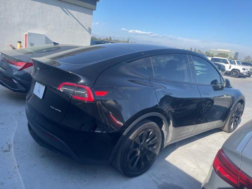 2024 Tesla Model Y Long Range Dual Motor All-Wheel Drive