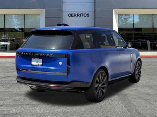 2025 Land Rover Range Rover P615 SV