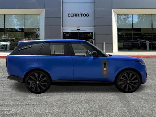 2025 Land Rover Range Rover P615 SV