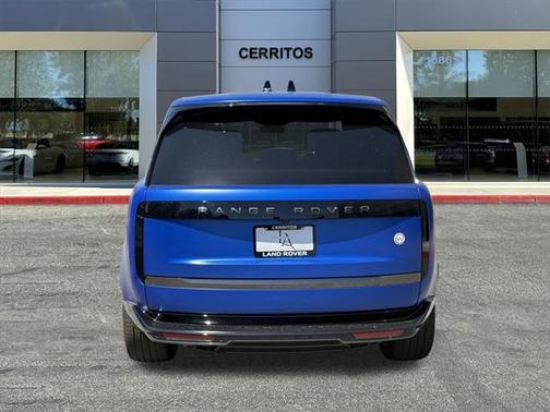2025 Land Rover Range Rover P615 SV