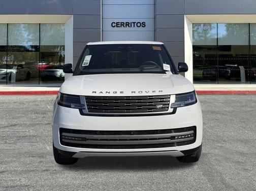 2025 Land Rover Range Rover P550e SE