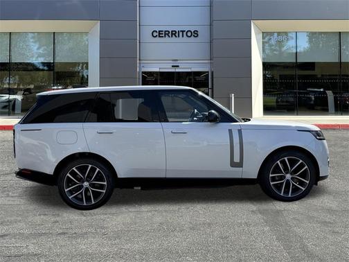 2025 Land Rover Range Rover P550e SE