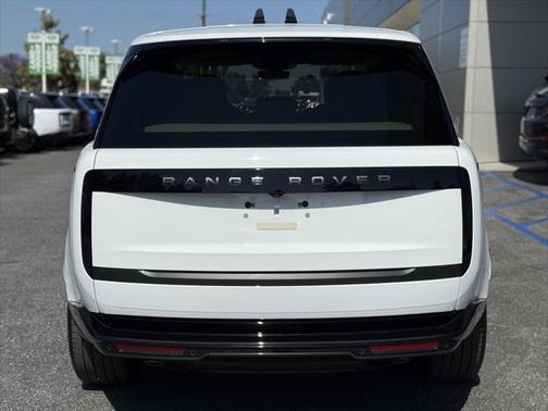 2025 Land Rover Range Rover P530 SE