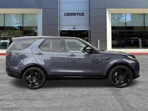 2024 Land Rover Discovery P300 Dynamic SE