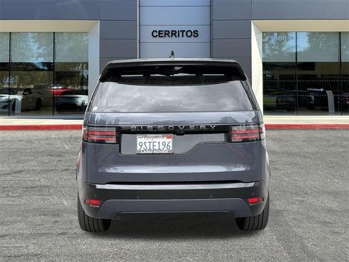 2024 Land Rover Discovery P300 Dynamic SE