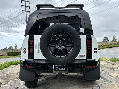 2023 Land Rover Defender 90 X-Dynamic SE
