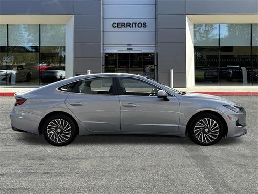 2023 Hyundai SONATA Hybrid Limited