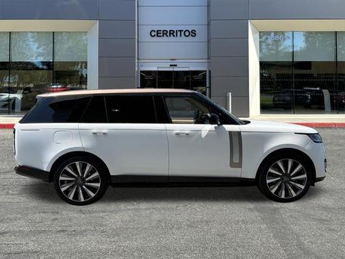 2025 Land Rover Range Rover P615 SV