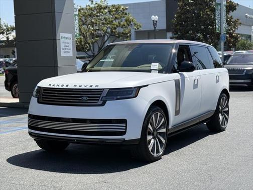 2025 Land Rover Range Rover P615 SV