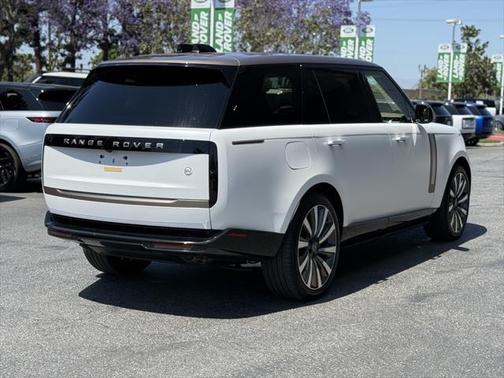 2025 Land Rover Range Rover P615 SV