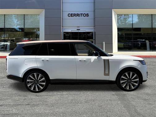 2025 Land Rover Range Rover P615 SV