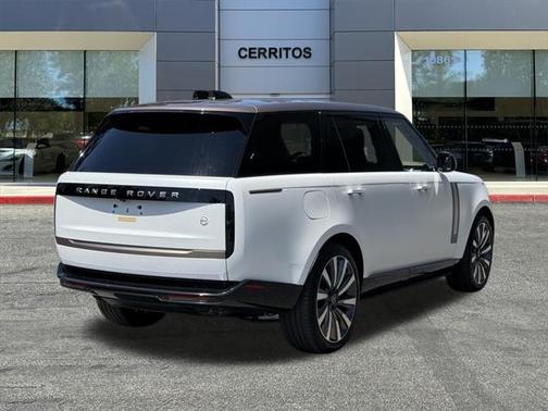 2025 Land Rover Range Rover P615 SV