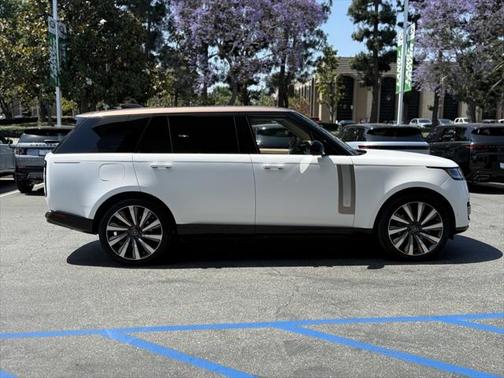 2025 Land Rover Range Rover P615 SV