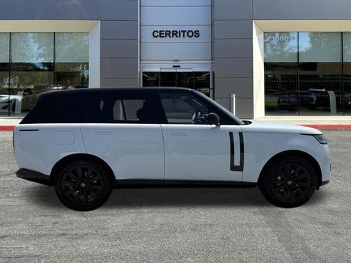 2025 Land Rover Range Rover P400 SE