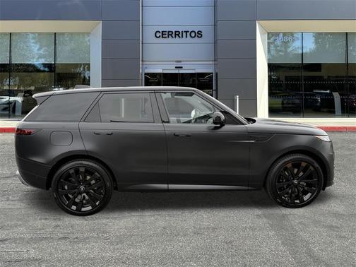 2025 Land Rover Range Rover Sport SE