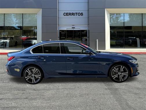 2022 BMW 330e Base