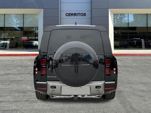 2025 Land Rover Defender 130 P400 X-Dynamic SE