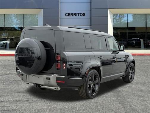 2025 Land Rover Defender 130 P400 X-Dynamic SE