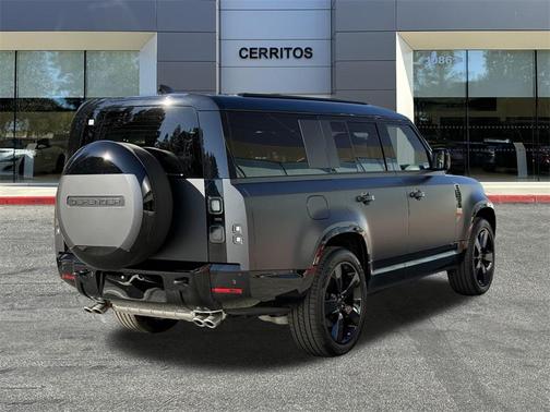 2026 Land Rover Defender V8