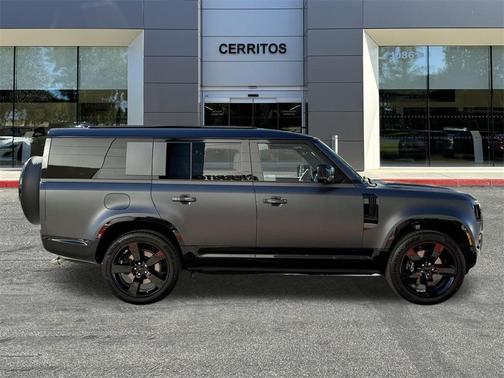 2026 Land Rover Defender V8