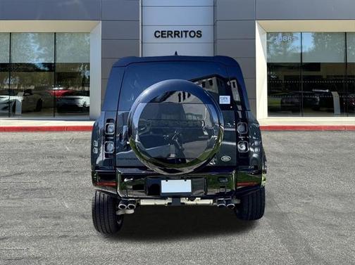 2023 Land Rover Defender V8