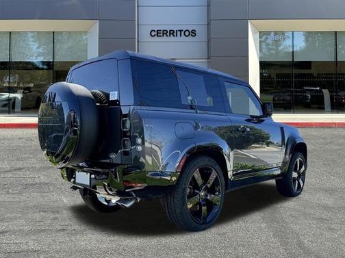 2023 Land Rover Defender V8