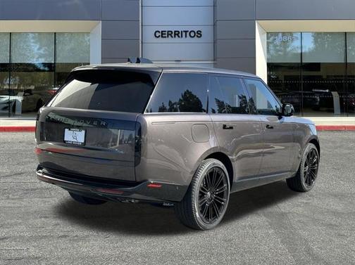 2025 Land Rover Range Rover P530 SE