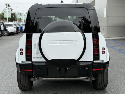 2025 Land Rover Defender 110 P400 X-Dynamic SE