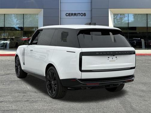 2025 Land Rover Range Rover P530 SE 7 Seat