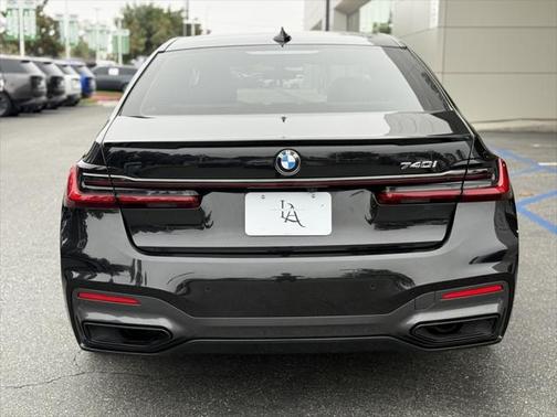 2022 BMW 740 i