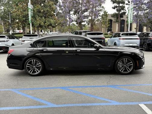 2022 BMW 740 i