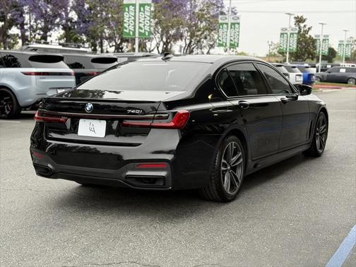 2022 BMW 740 i