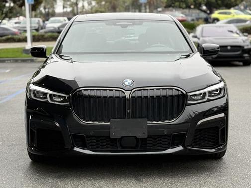 2022 BMW 740 i