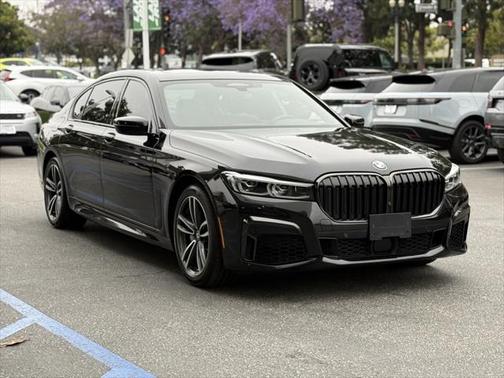 2022 BMW 740 i
