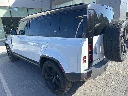 2023 Land Rover Defender 110 SE