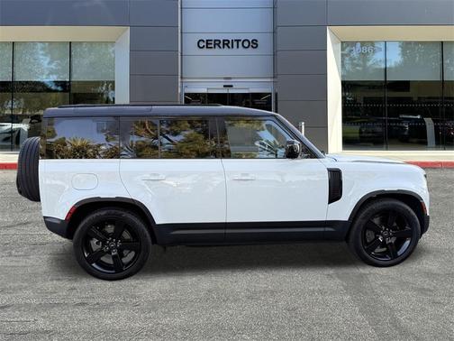 2023 Land Rover Defender 110 SE