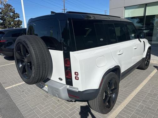 2023 Land Rover Defender 110 SE