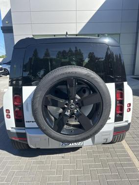 2023 Land Rover Defender 110 SE