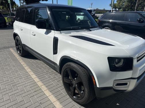 2023 Land Rover Defender 110 SE