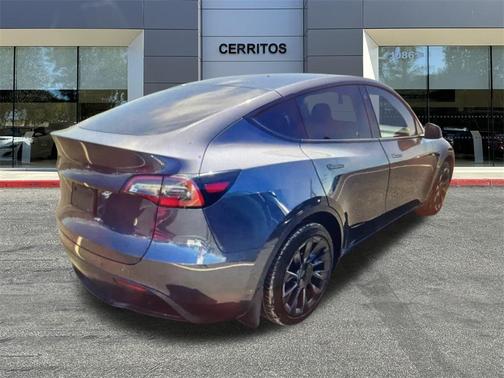 2022 Tesla Model Y Long Range Dual Motor All-Wheel Drive