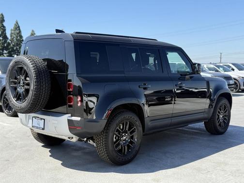 2025 Land Rover Defender 110 P300