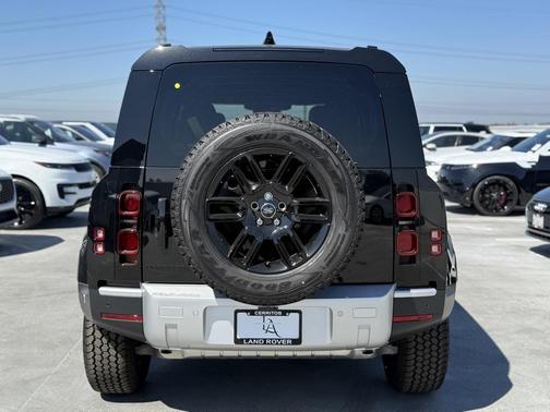 2025 Land Rover Defender 110 P300