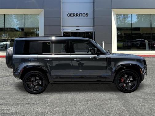 2025 Land Rover Defender 110 P400 X