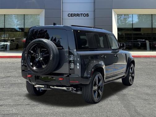 2025 Land Rover Defender 110 P400 X